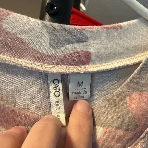 🌸 Cato Pink & Gray Camo Print Sweatshirt – Size M - Picture 3 of 4